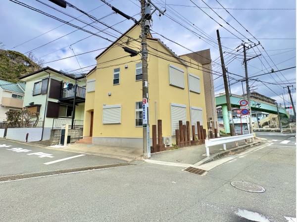 無駄のないフォルムで敷地を最大限活かした都市型戸建て