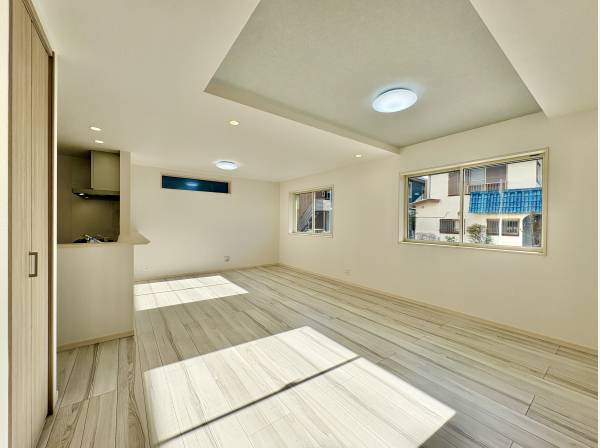 明るくプライベートな空間では、好きな本を読んだり、音楽を聞いたり、充実したお時間をお楽しみください。