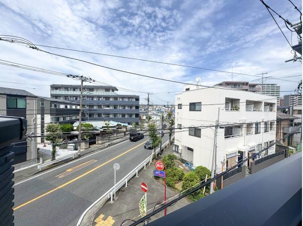 大通りへも近く車でのアクセスも良好です