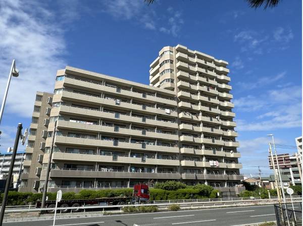 R134へも出やすいカーアクセスに優れたロケーションです