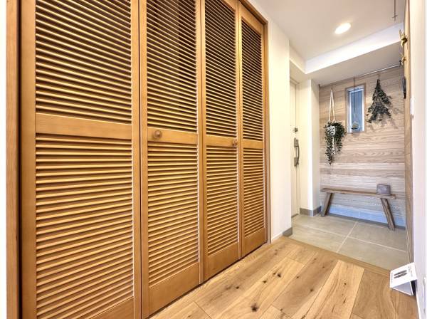 絵になる玄関は「いってきます」が軽やかに♪