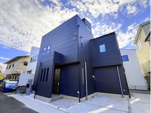 個性的でありながら品のあるデザイン♪カースペース並列2台可能です