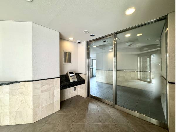 オートロック&エレベーターを完備