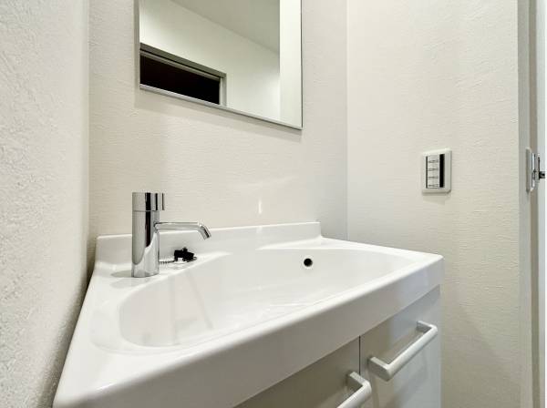 トイレ横には手洗い場がございます。