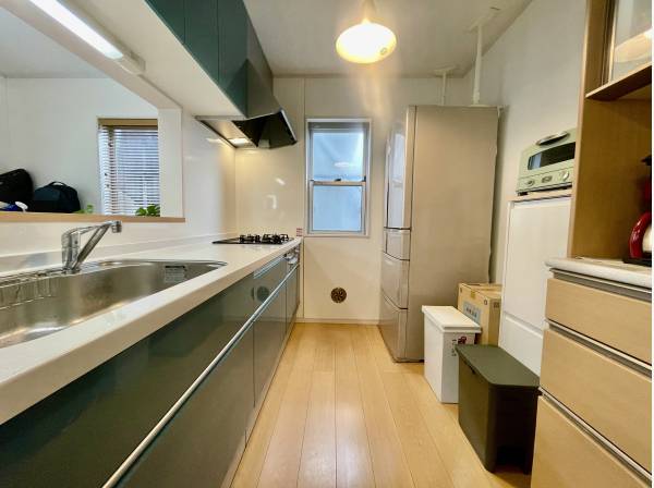 収納豊富なキッチン