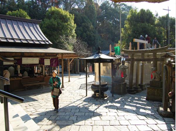 銭洗弁天宇賀副神社まで約1600m・徒歩約20分