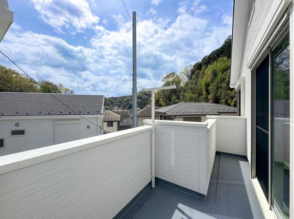 緑と空で彩られた抜けた眺望