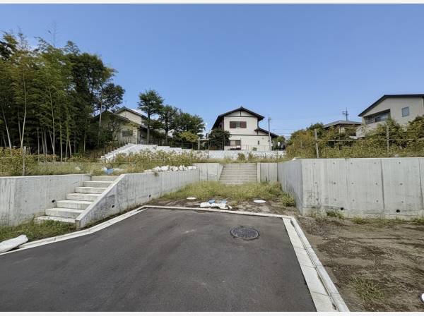 開発分譲地で雰囲気の良い土地です。