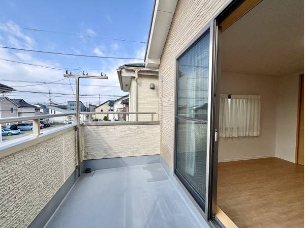 大型バルコニーがございます。