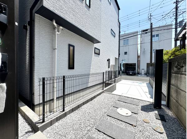 玄関アプローチ
