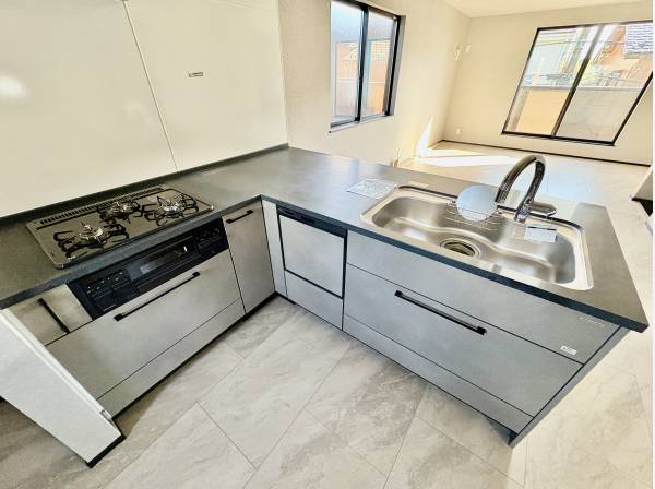 L字型のキッチンは使いやすいですよ！オシャレでいいですね！