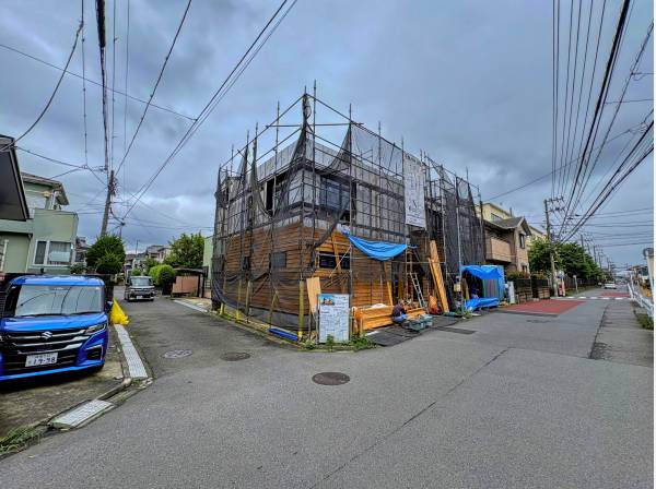 前面道路も広々