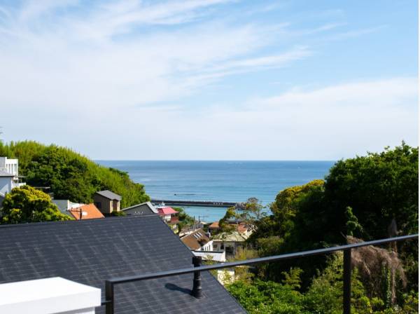 遮るものなく海を一望する自慢のルーフバルコニー