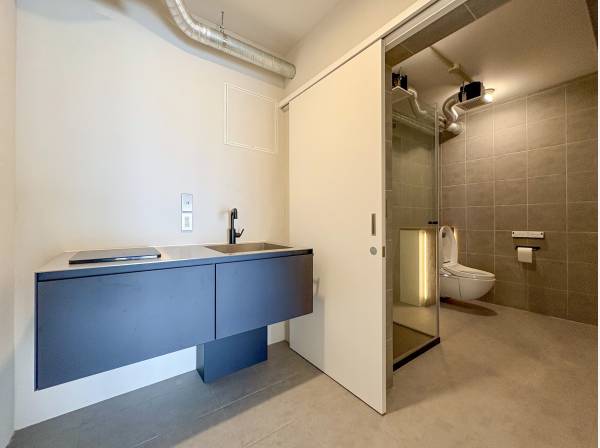 2階にもシャワールームとIHクッキングヒーターがございます♪