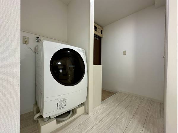 ドラム式洗濯乾燥機ZABOONが備え付けられています