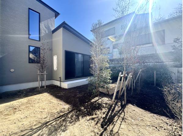 外からの視線が入らないプライベート感のあるお庭