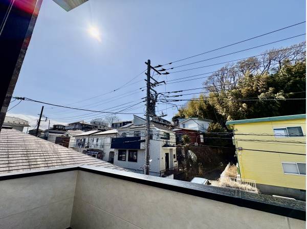 バルコニーからの日当たりも良好です。