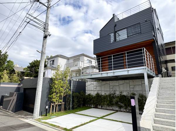 「西鎌倉」駅徒歩７分～街一望のルーフバルコニーのある家～