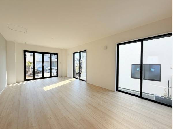 約19.5帖の開放的なLDK！窓も大きく居心地の良い空間に！