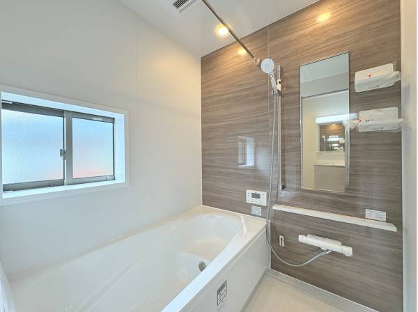 浴室乾燥機がついたバスルーム