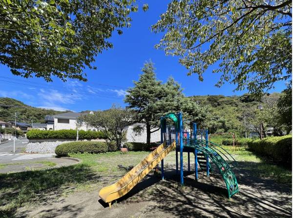 四ツ角公園まで徒歩2分（約160m）