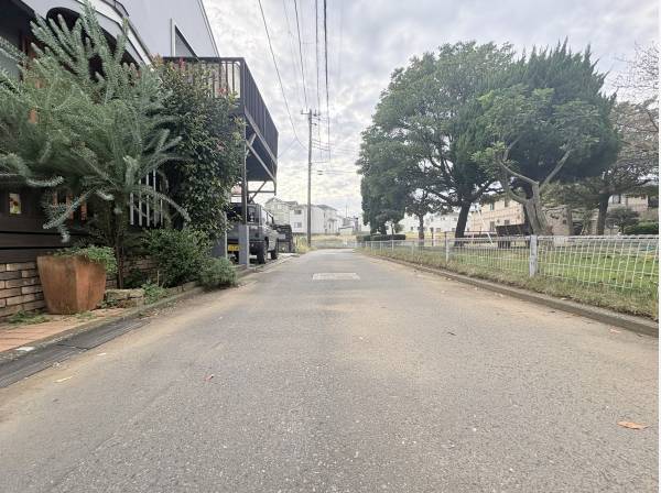 前面道路になります。