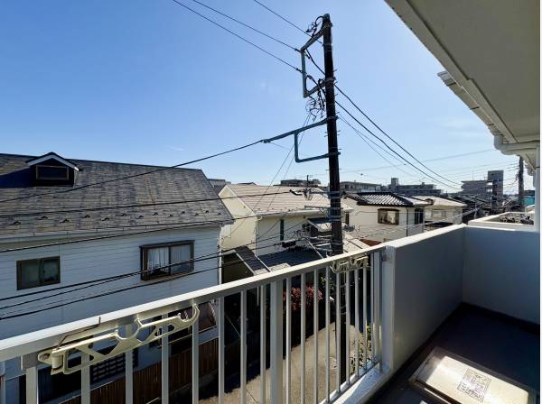 周辺には高い建物がなく陽当たり良好！