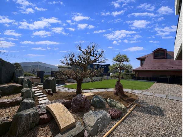 四季を感じる庭園スペース。自然と寄り添う贅沢な暮らしが叶う。