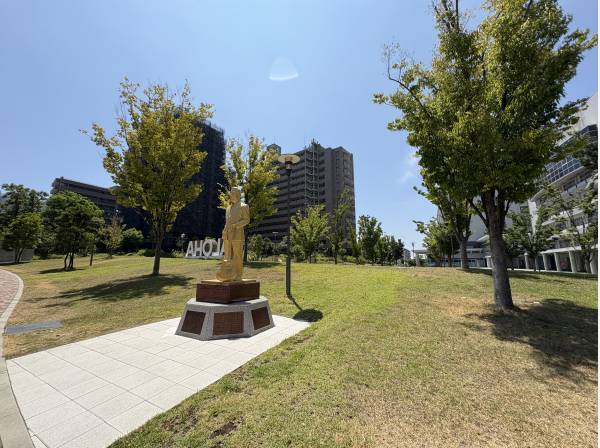 市役所前広場まで徒歩4分（約300ｍ）