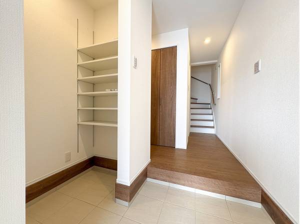 玄関には大容量のＳＩＣもあります