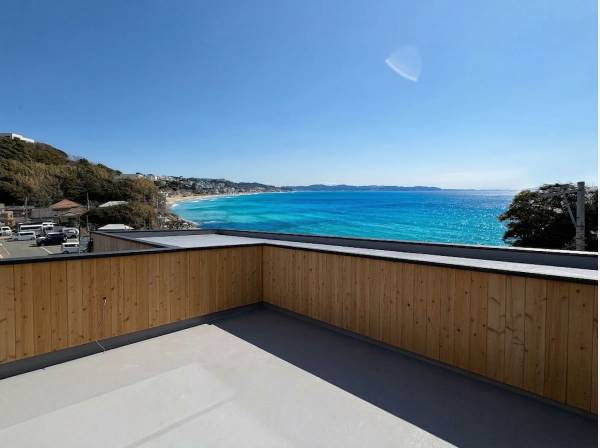 自慢のルーフバルコニーは海を一望する自分だけの空間