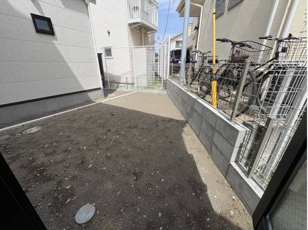 裏庭が有ります！家庭菜園もいいですね！