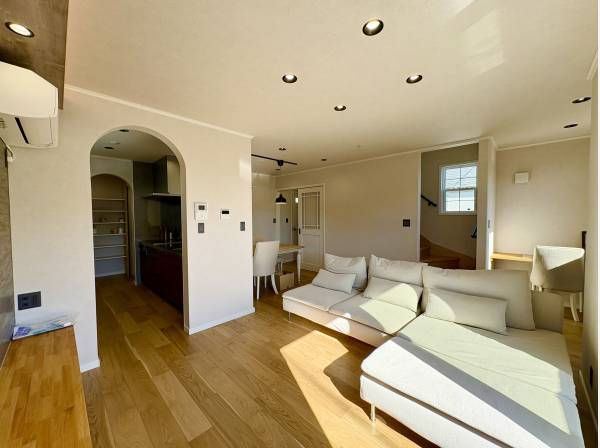 約17帖の日当たり良好LDKスペース