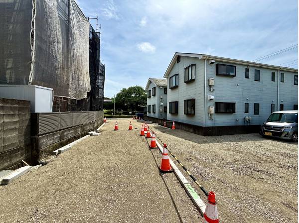 南側は通路なので将来的にも陽当り良好です