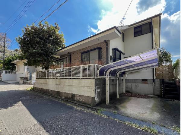 車通りが少ないので駐車が苦手な方も安心