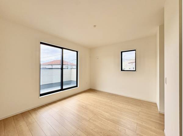 採光が１つのアクセントになり、プライベートな空間には太陽の陽が射し込み