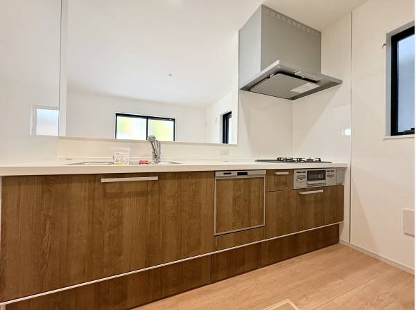 食洗機付きのシステムキッチン