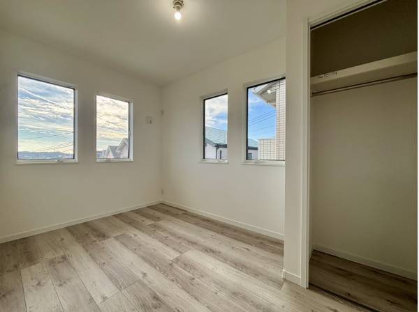 二面採光で陽当たり良好！