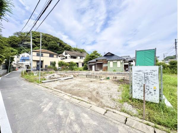 駅まで徒歩12分ながら騒がしさの無い落ち着きある雰囲気