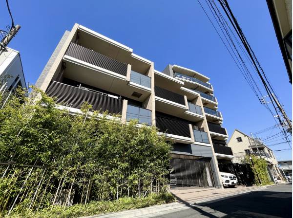 燦燦と陽射しを浴びる南東向きのお部屋です