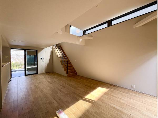 一部吹き抜けとなっているため、開放的がございます