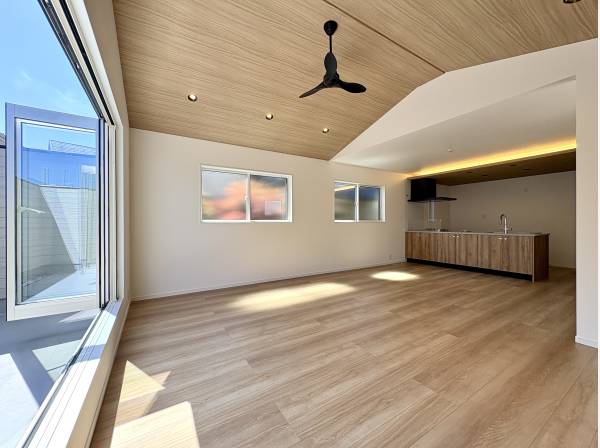 天井が高く開放的なつくり