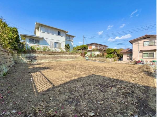 第一種低層住居専用地域です。建蔽率50％、容積率100％