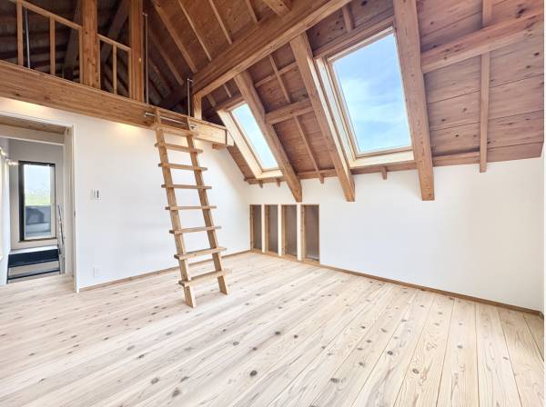 陽の光がたっぷり差し込む洋室（約9.0帖）