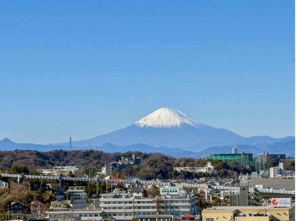 お天気の良い日はバルコニーから富士山を望むことも♪