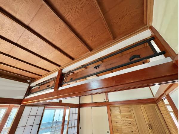 上品な欄間を設えた贅沢な空間です