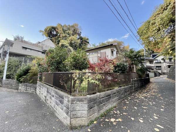 南東角地につき日当たり・風通し良好です◎