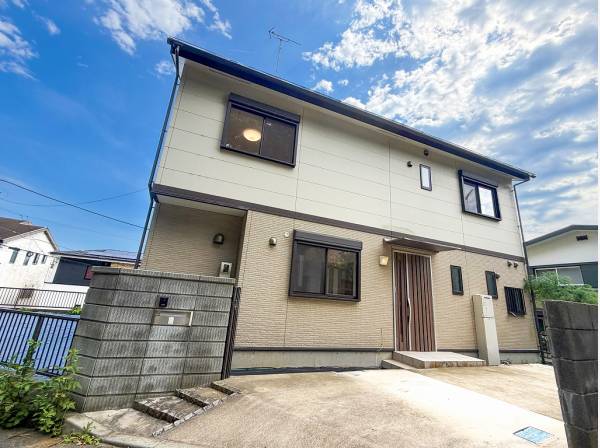 交通量の少ない高台地なので車の出入りも快適です