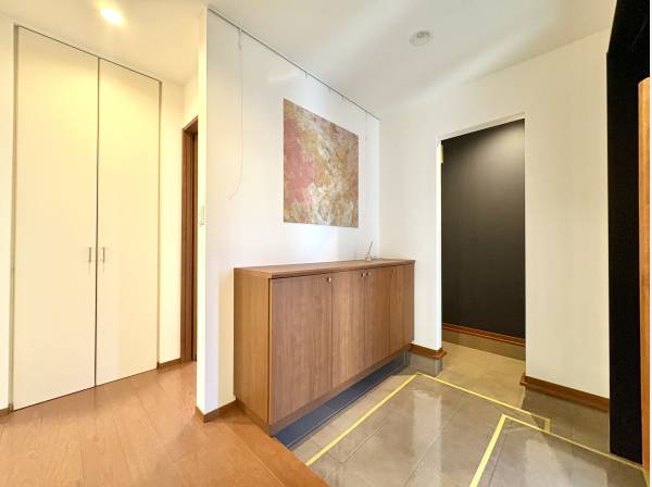 シューズインクローゼットのあるゆったりとした玄関