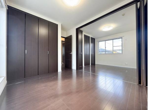 分割使用時でもそれぞれの空間で二面採光を実現